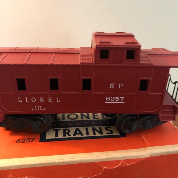 Lionel Caboose - Picture 2 of 3
